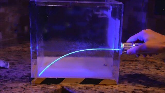 笔直的激光还会拐弯?老外模拟海市蜃楼原理,解开我多年疑惑!