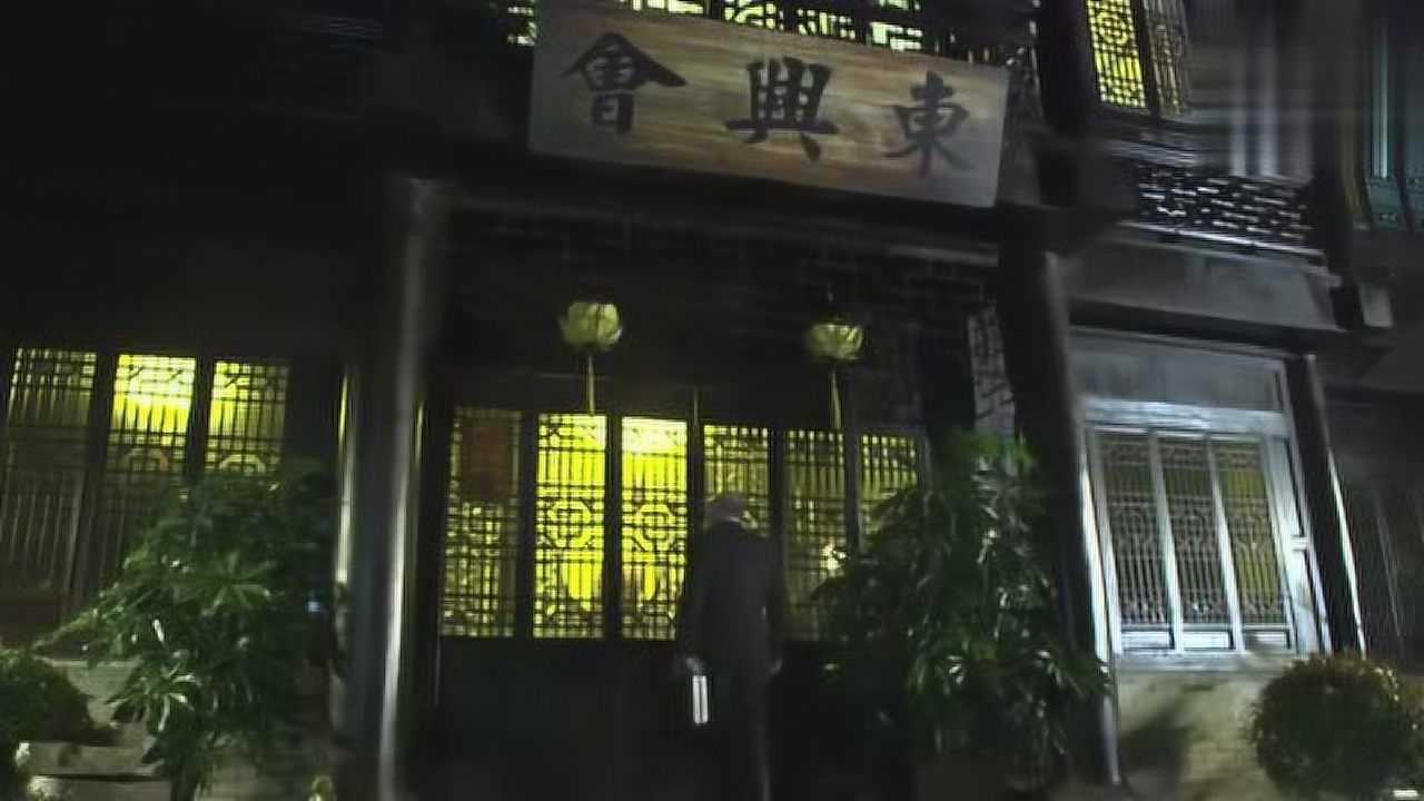 血战铜锣湾:东兴帮里,二人做起交易,阿坤收了定金,接下了任务_电影