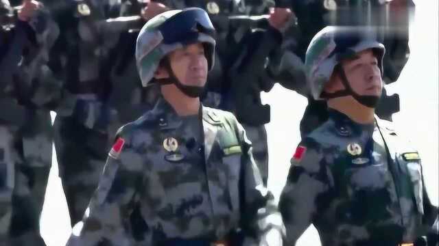 震撼世界的2015年中国大阅兵:解放军海陆空三军方队霸气正步劈枪