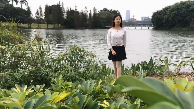 老牌女歌手一曲《都是为了你》唱的很经典,收藏了