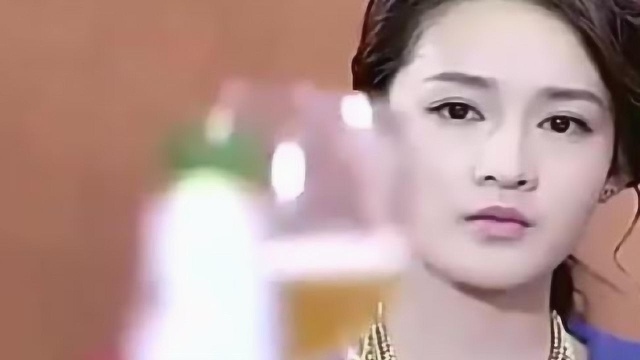 霸道总裁背后拥抱美女,高冷女神终于沦陷了,总裁乐了