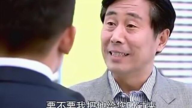 厉仲谋给儿子童童的幼儿园捐赠一个图书馆,直接起名为童童图书馆