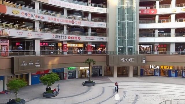 武汉光谷步行街正式解封,店面商家亏损3个月关门,门店5折来抢租