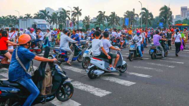 国内电动车街上随处可见,为何在国外却难以见到?外国人:这样做才划算!