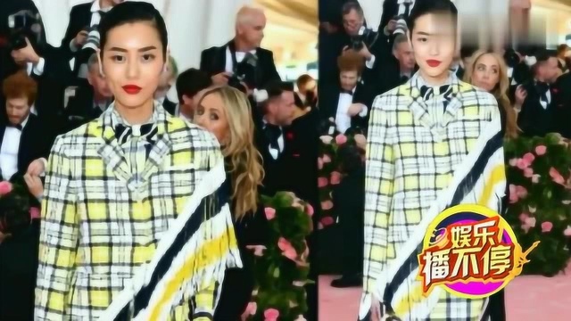 刘雯第10次闪耀MetGala,流苏西装裙美得攻气十足,太撩人啦!