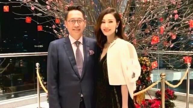 李嘉欣晒一家三口温馨合照 素颜靓丽容颜不改