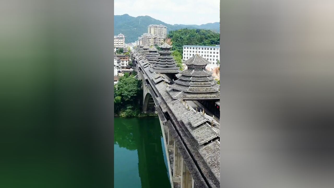 广西三江最著名的风雨桥,整个建筑没用一颗钉子