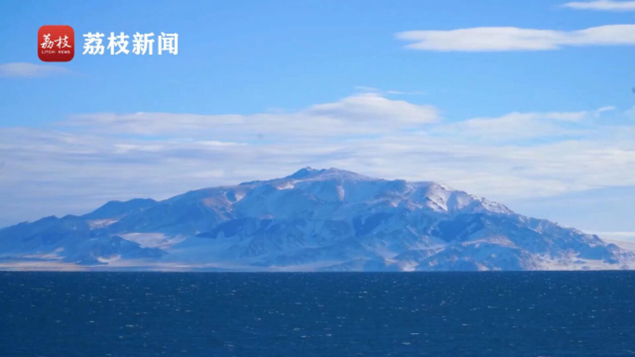 与天鹅共舞!新疆赛里木湖湛蓝如冰雪奇缘梦境