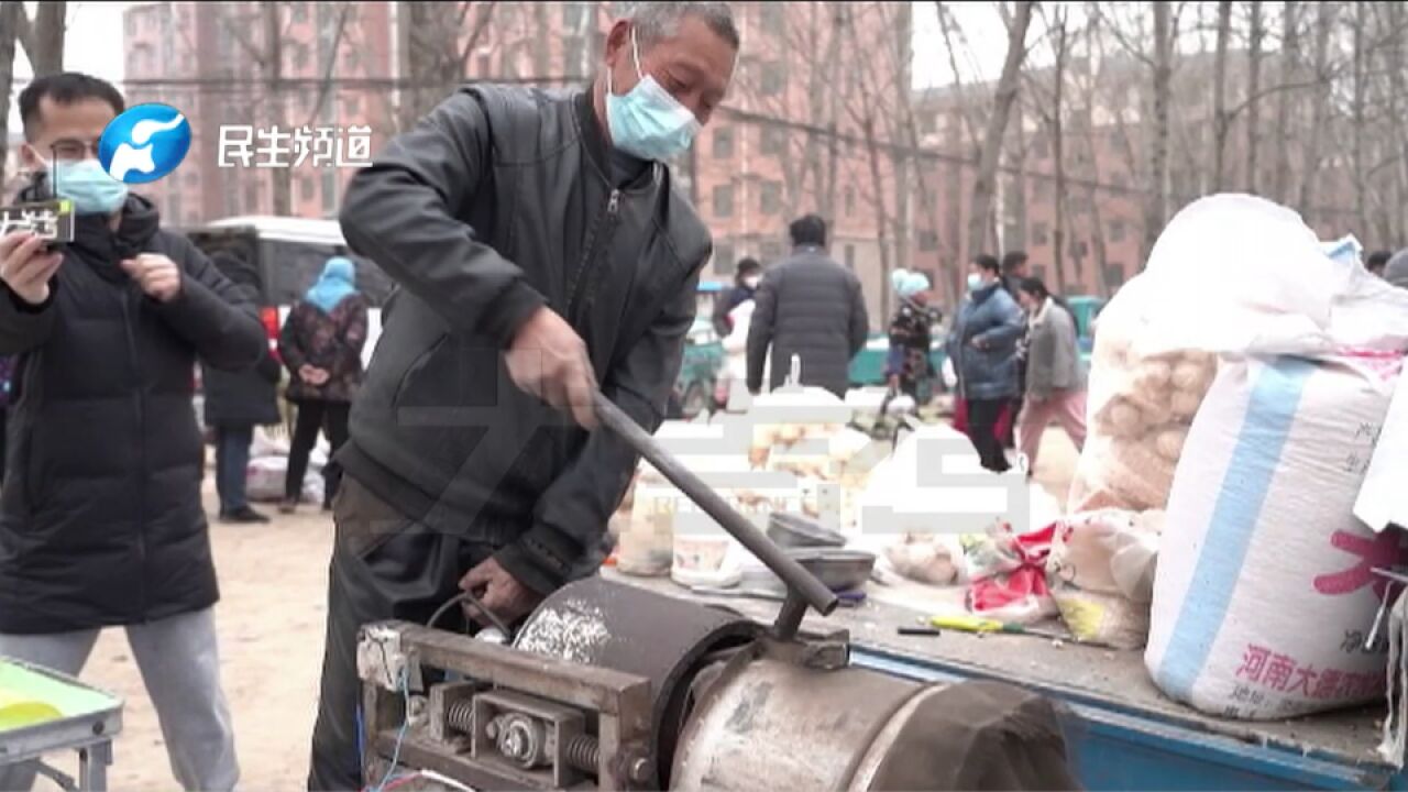 河南郑州:记者带您体验赶大集,有吃有穿,年味“噌”一下就上来了