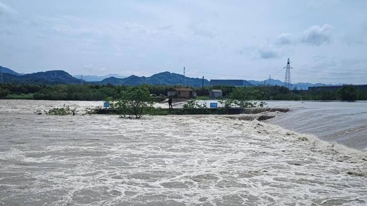 浙江今日入汛 昨日诸暨一男子钓鱼被困孤岛消防公安紧急营救