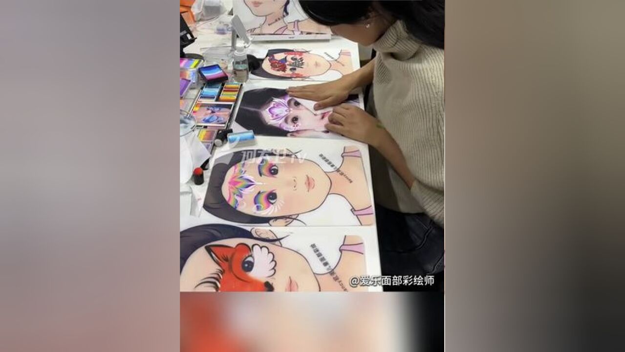 女子每天练习两小时 只为画出最美面部彩绘 网友:我已经学了半个月,还没学会!