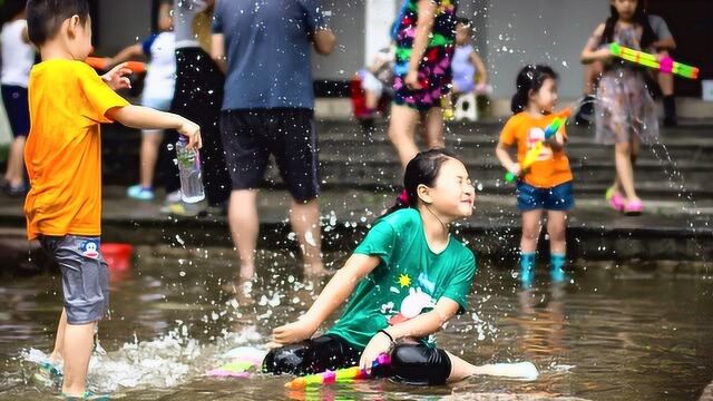 济南五龙潭戏水(如何抓拍孩子戏水照片教程分享)