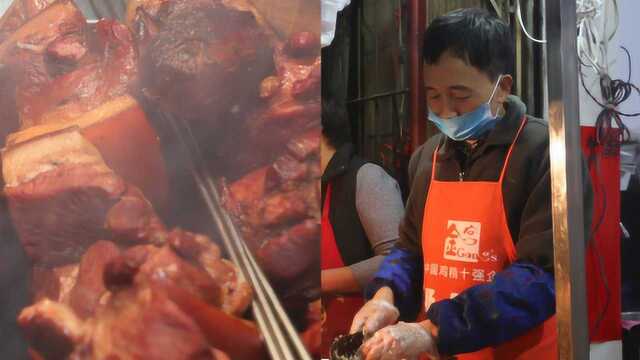 被记住的味道!大叔做熏肉大饼22年,味道有变顾客一口就吃了出来