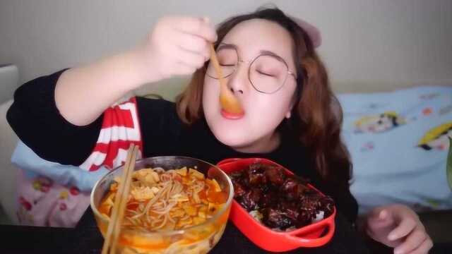 红烧肉盖饭肉香味十足,肥而不腻小姐姐吃喜欢吃