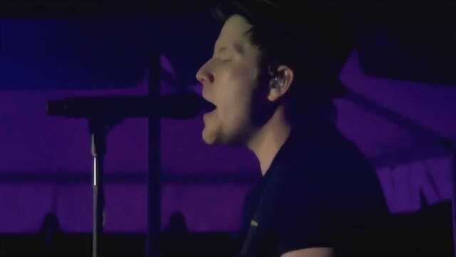 FallOutBoy劲爆摇滚,经典曲目不容错过,让音浪轰炸你的耳膜!