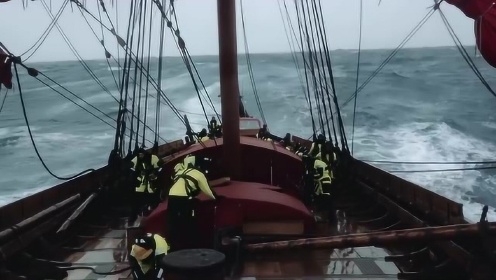 渔民实拍，当渔船遭遇大风浪，渔民们应对时的情景_高清1080P在线观看平台_腾讯视频
