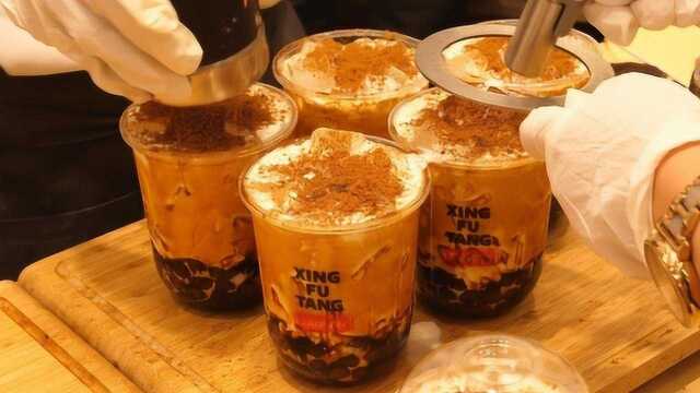 台湾小伙去韩国开“网红”奶茶店,15块钱1杯,很受当地人的喜欢