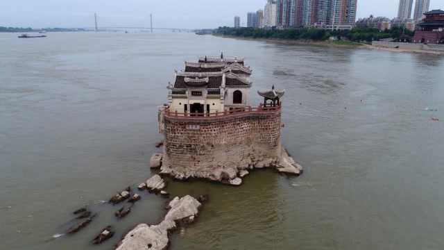 中国最“神奇”的建筑之一,只用一块礁石,便屹立长江中心700年