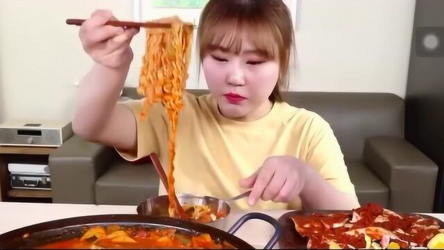 【吃播Mukbang】吃东西看起来很幸福的小姐姐