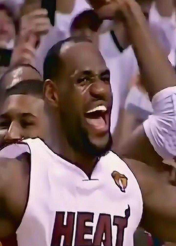 还记得詹姆斯第一次夺冠时的表情吗！