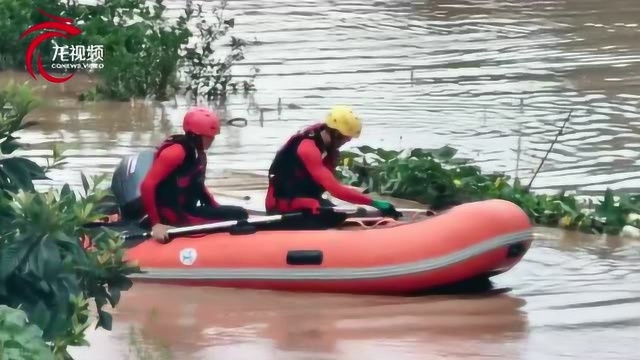 江津暴雨致李市镇河水倒灌街道被淹 当地已紧急转移2000余人