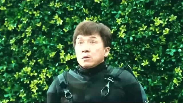 十二生肖:成龙大哥你也有今天!被狗追着跑!结果这狗竟懂中文!