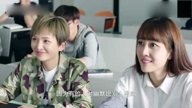 学霸看不起女班长,结果女班长开口就是八级英语,给全班都镇住了