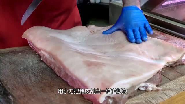 江苏大叔街头卖“肥猪肚”,30块钱1斤,食客想看它煮熟后的样子