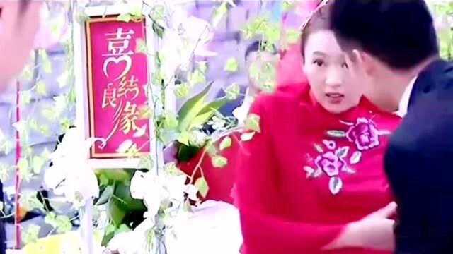 女儿背着父亲嫁人,用电动车当婚车接新娘,父亲截住车送了份大礼2