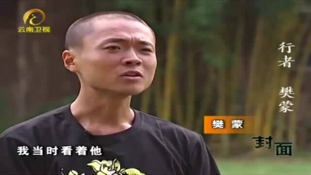 小伙推着母亲去旅行,从北京步行至西双版纳,小狗一路陪笑脸