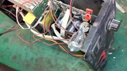 这台逆变器坏了什么,看看怎么修复,没有老师傅知道怎么处理合适?