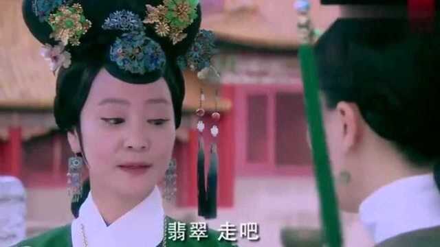 德妃路过,看见禧嫔责骂晴川素言,救了她们两个