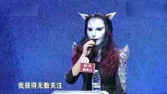 神秘男获到猫女郎的芳心,怎料猫女郎直接摘下面具竟是这个样子,太纯洁了!