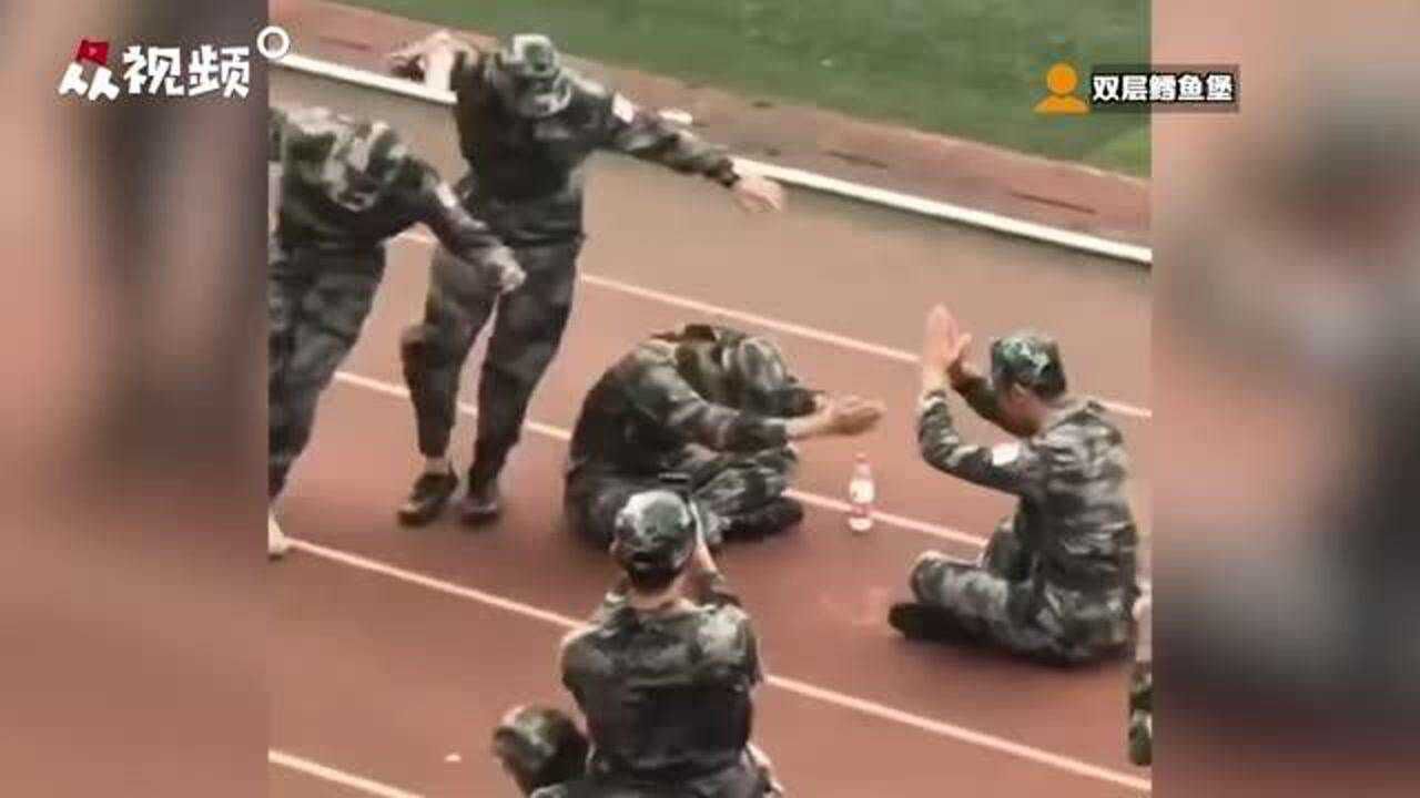 这是什么古老而又神秘的舞姿大学生军训求雨仪式