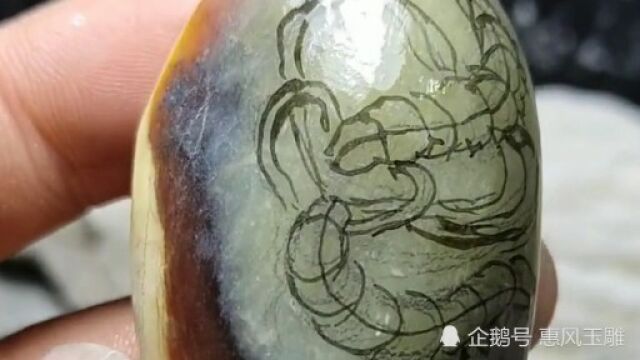 用石头雕刻虫子?一开始还真没看出来,技术太高了