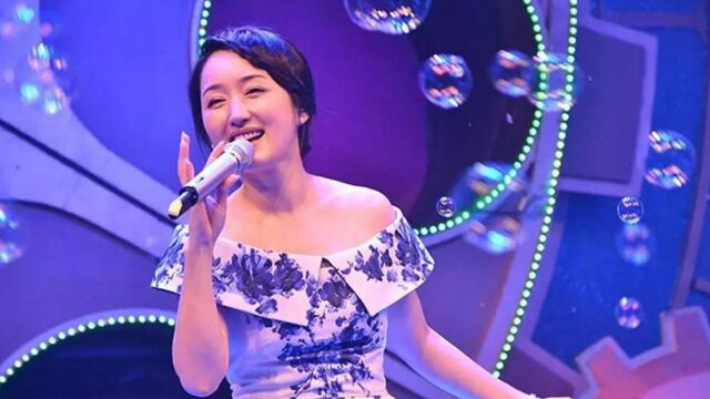 杨钰莹演唱《茶山情歌》,嗓音比蜜糖还甜,太好听