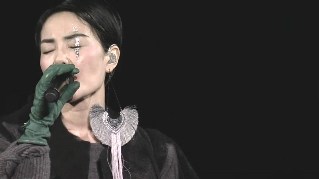 音乐现场:王菲演唱会版《微风细雨》