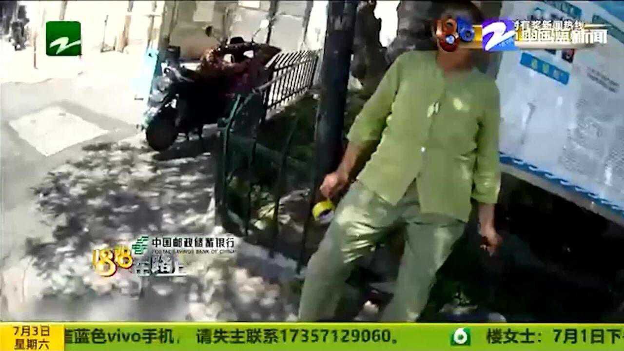 自制“椅子”乘凉 协管耐心劝说