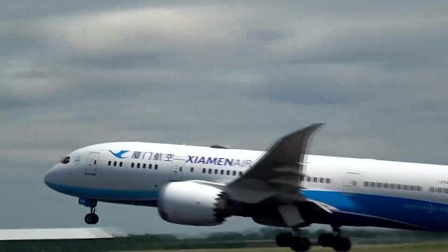 厦门航空的波音7878客机从荷兰史基浦机场起飞!