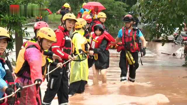 视频丨暴雨来袭 蓬安消防连续作战5小时 营救转移被困群众23人