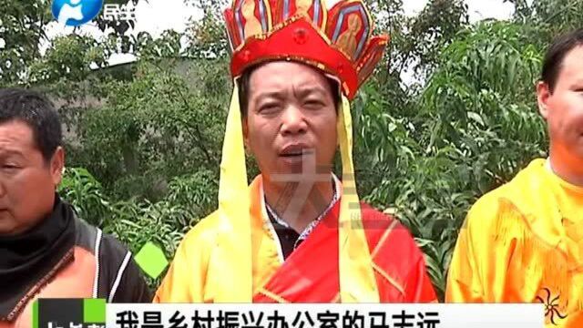 河南郑州:拼了!基层干部为桃农寻找销路,扮唐僧师徒卖桃子