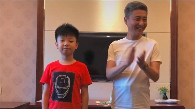 周炜父子表演合集,儿子不仅相声说的好,唱起歌来也是技艺超群