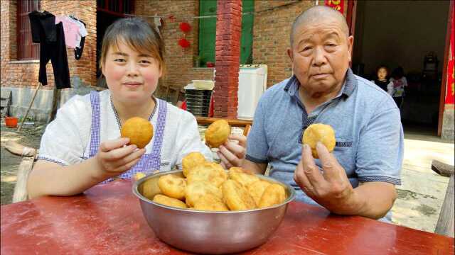 回家给姥爷炸糖糕,烫面是关键,外焦里软,个个空心,咬一口真香