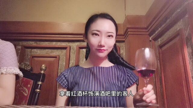 广东妹子在横店跑龙套,拍摄年代戏饰演宾客,负责给主演当背景