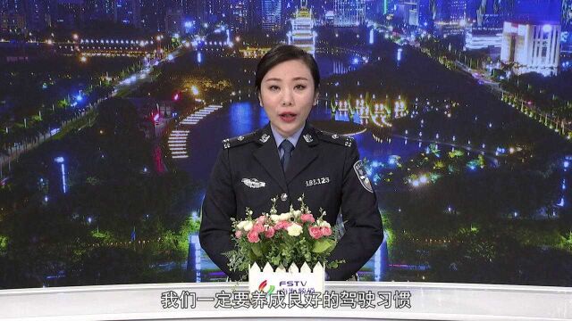 大头虾车主 “迫使”爱车“跳河”!