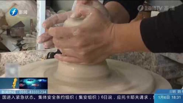 将乐的民间艺人创作福文化陶瓷 福文化主题瓷器“壶”上加“福”贺新年