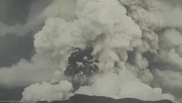 汤加火山再喷发引发海啸,火山灰柱高20km,能量达“核弹”级别!