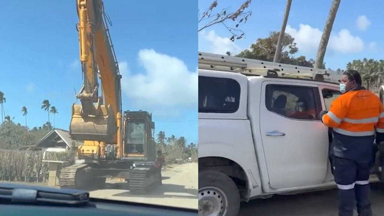 直击汤加灾后重建现场:当地人在道路上施工,不少人蒙住了口鼻