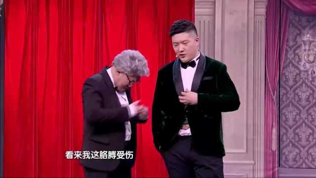 喜剧班:小伙扭伤,管家非找亲戚来看病,上去把小伙胳膊撅折了