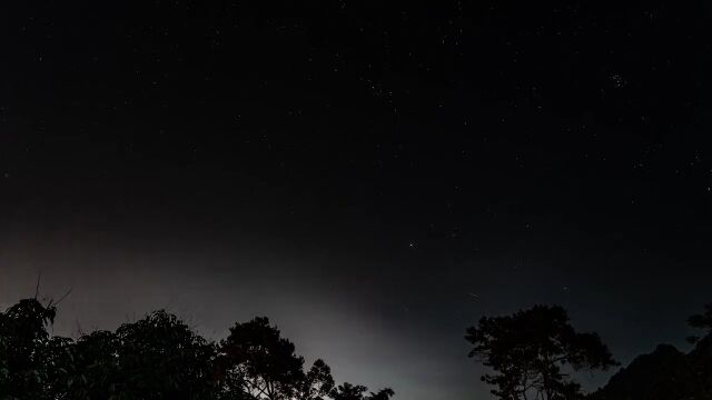 30今天凌晨英仙座的流星雨,我拍到了10颗以上,你许愿5